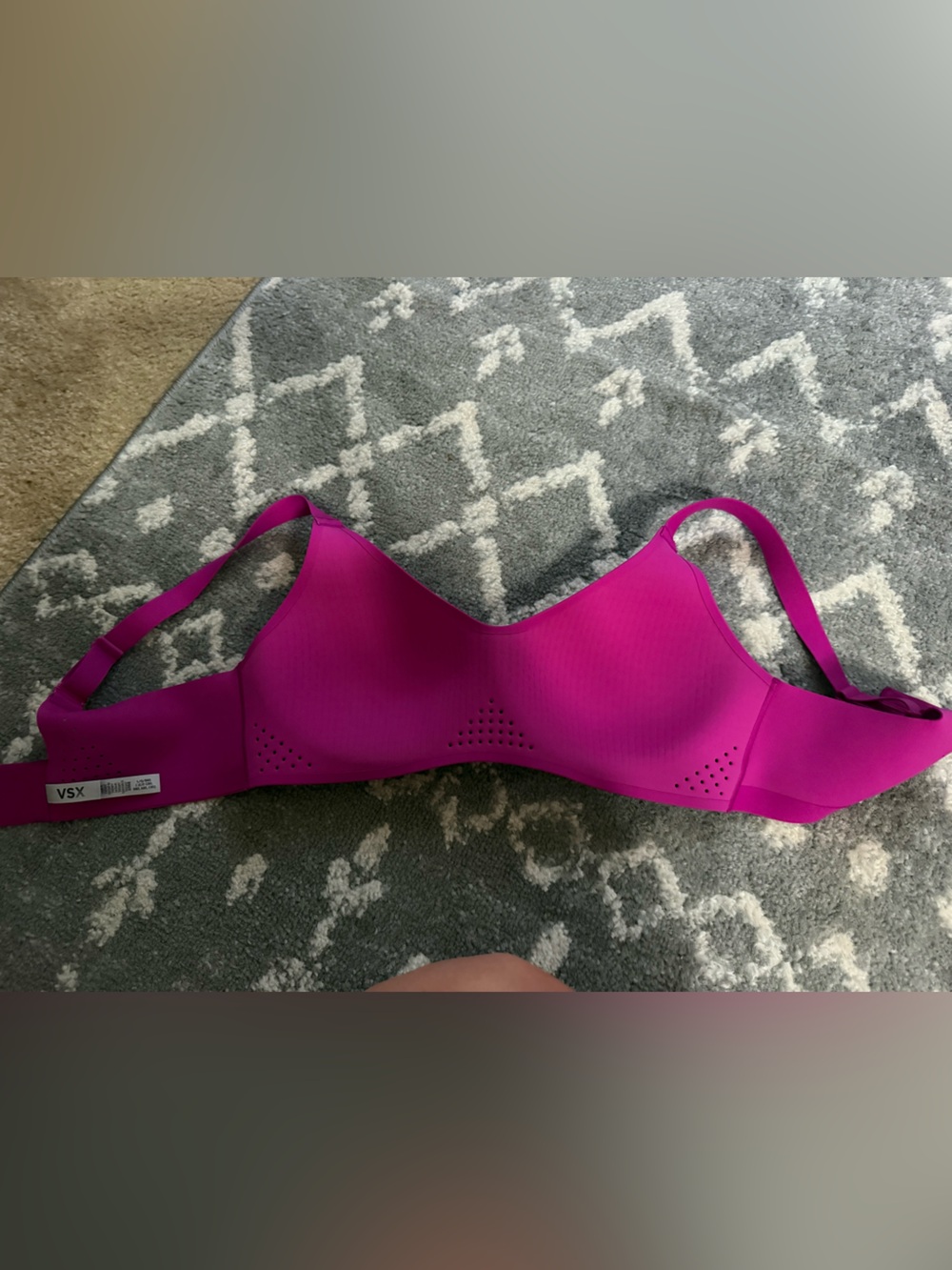 VSX (Victorias Secret) Wireless Sports Bra in Bright Fuchsia